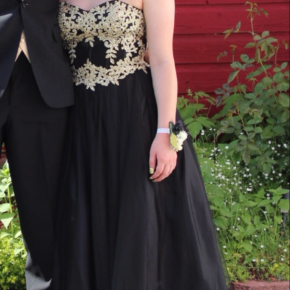 Dresses & Skirts - Beautiful Black and Gol Prom Dress